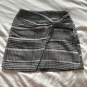 Forever 21 Black and White Houndstooth Pencil Skirt
